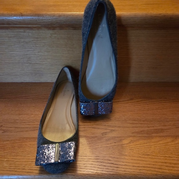 Kate Spade Grey Flats With Silver Bow in Size 7-1/2 M - Picture 1 of 6